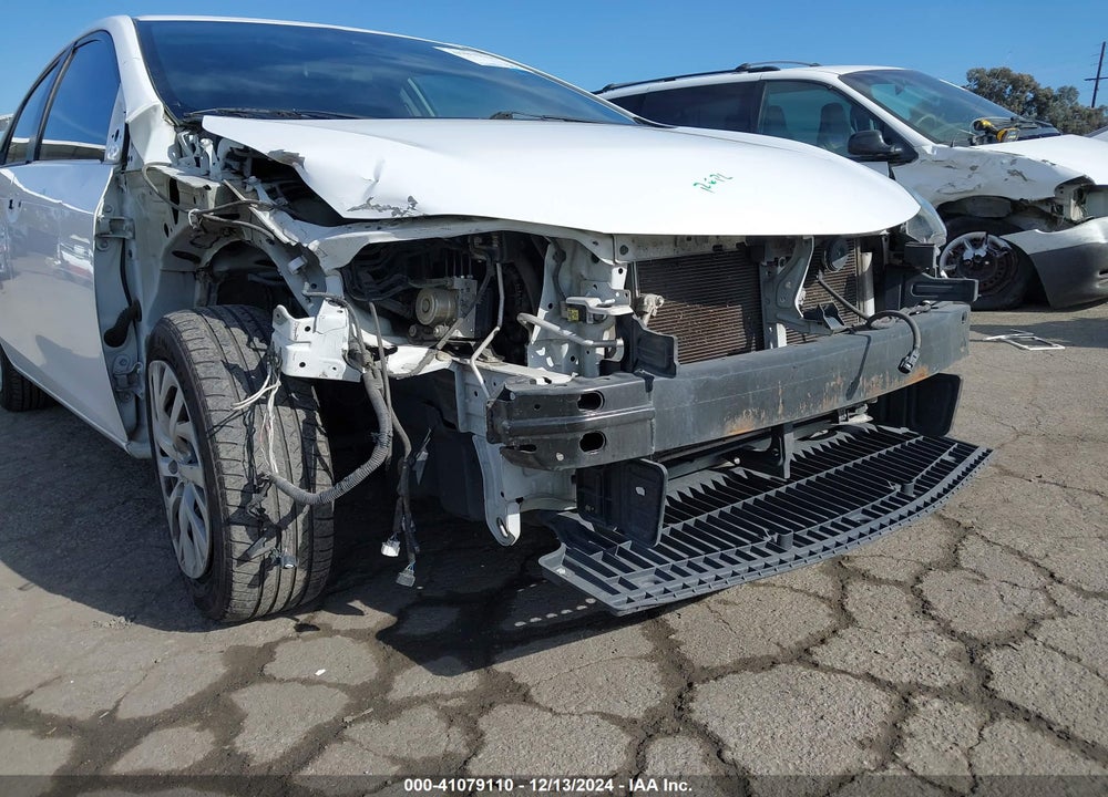 2018 TOYOTA COROLLA LE VIN: 2T1BURHE0JC104691