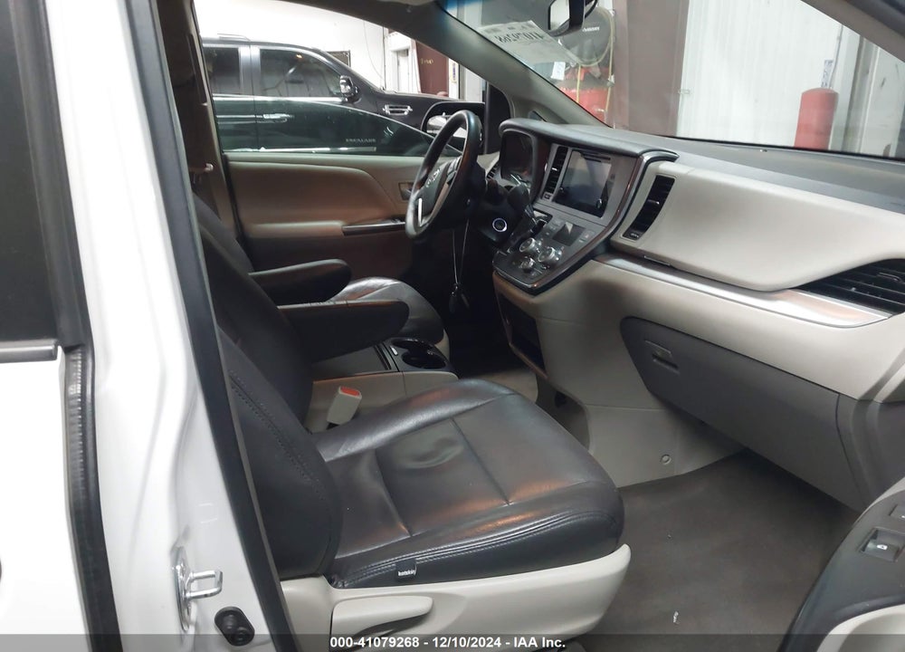 2017 TOYOTA SIENNA LE 8 PASSENGER VIN: 5TDKZ3DC2HS810663