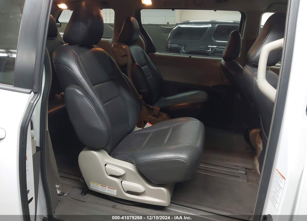 2017 TOYOTA SIENNA LE 8 PASSENGER VIN: 5TDKZ3DC2HS810663