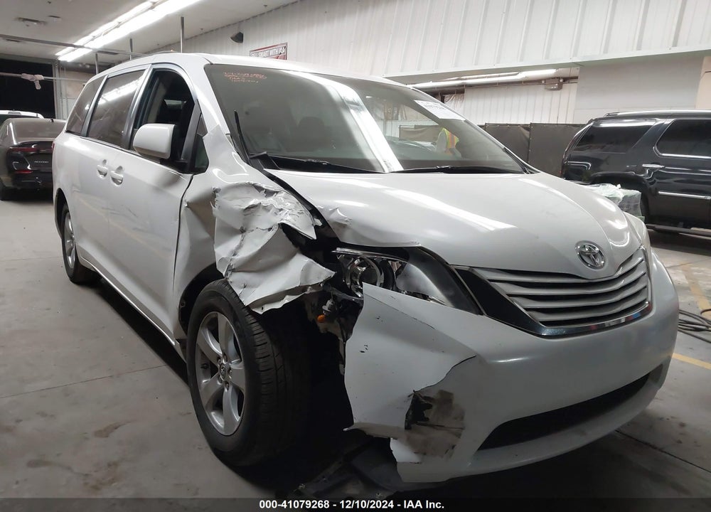 2017 TOYOTA SIENNA LE 8 PASSENGER VIN: 5TDKZ3DC2HS810663