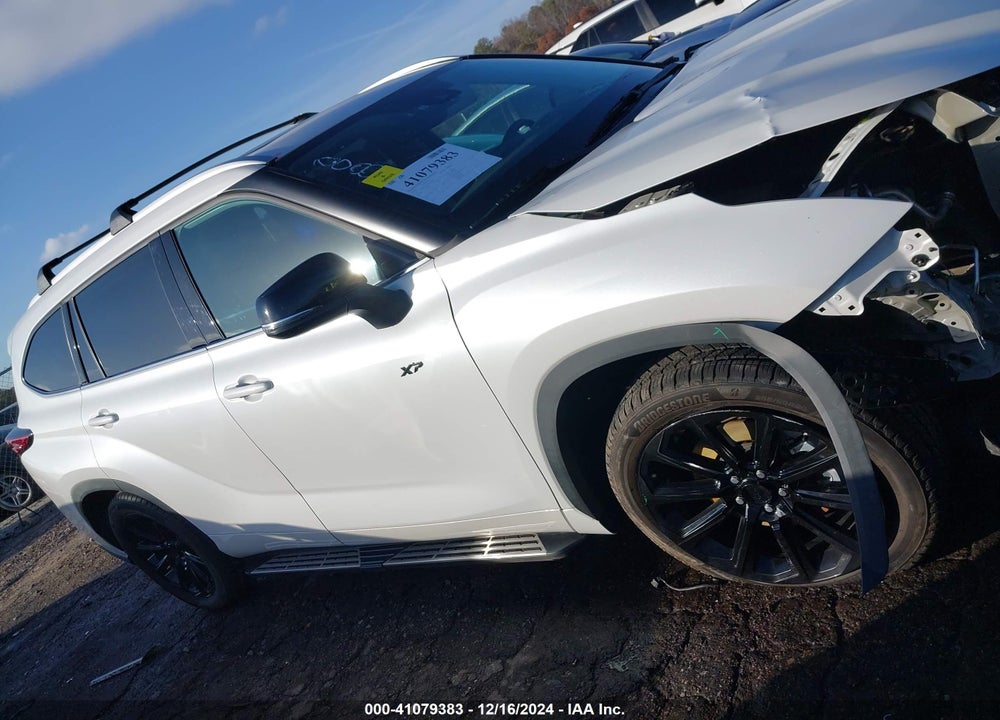2022 TOYOTA HIGHLANDER XLE VIN: 5TDGZRAH5NS538856