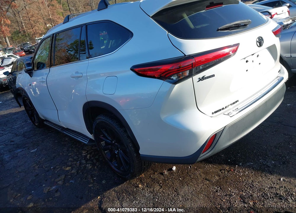 2022 TOYOTA HIGHLANDER XLE VIN: 5TDGZRAH5NS538856