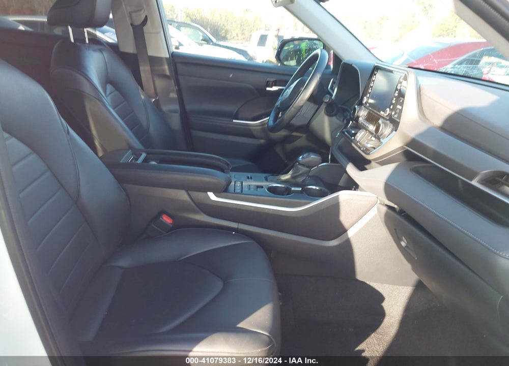 2022 TOYOTA HIGHLANDER XLE VIN: 5TDGZRAH5NS538856