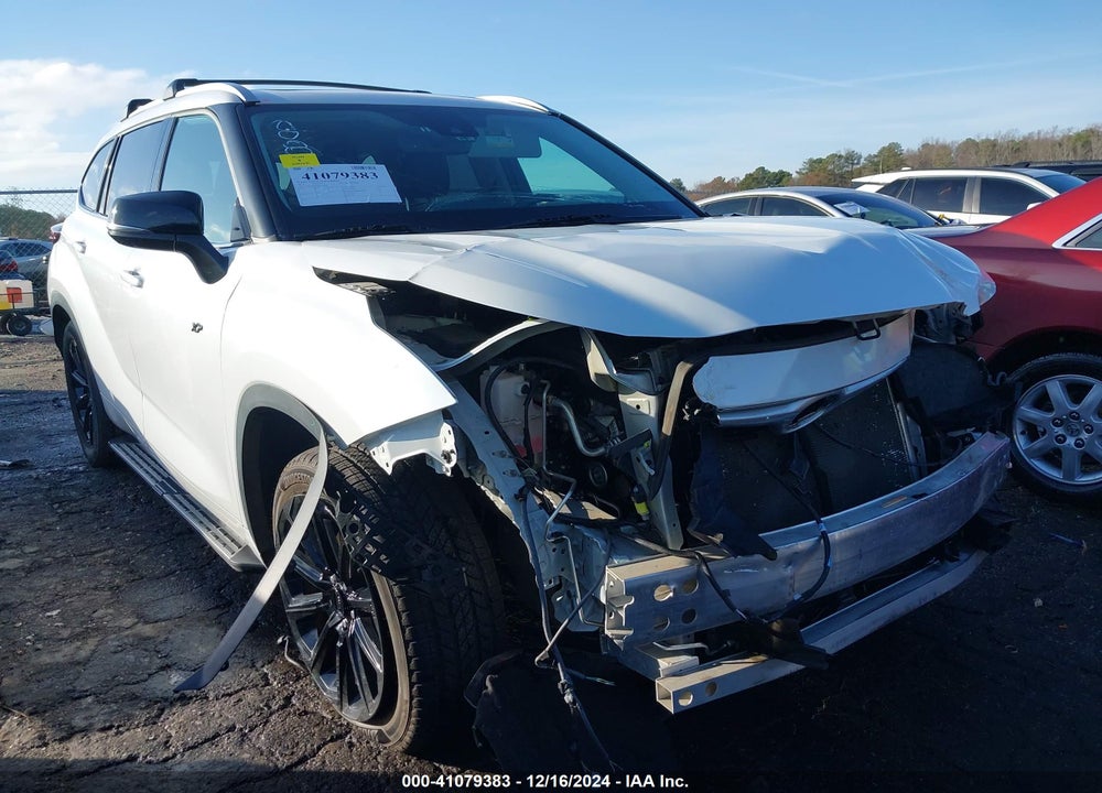 2022 TOYOTA HIGHLANDER XLE VIN: 5TDGZRAH5NS538856