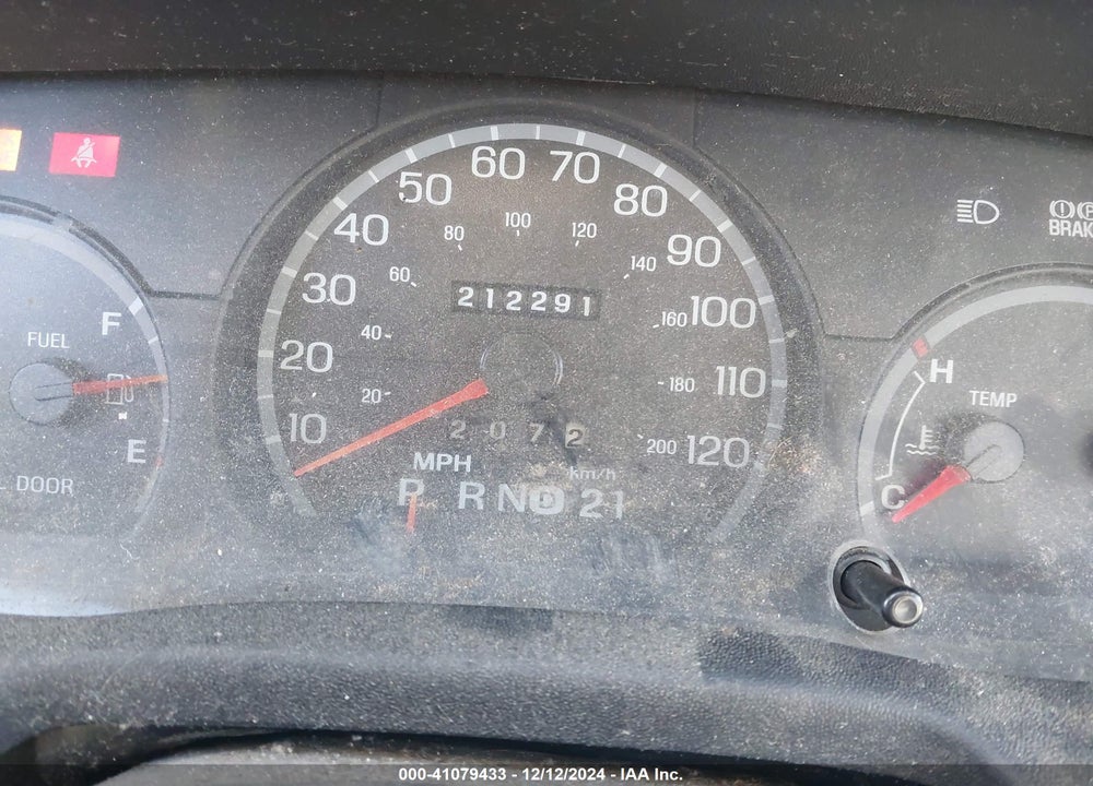 2005 FORD CROWN VICTORIA LX/LX SPORT VIN: 2FAFP74W95X135988