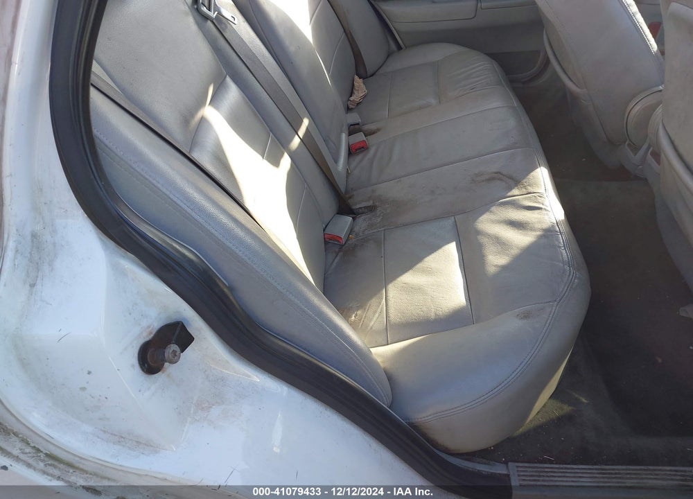 2005 FORD CROWN VICTORIA LX/LX SPORT VIN: 2FAFP74W95X135988