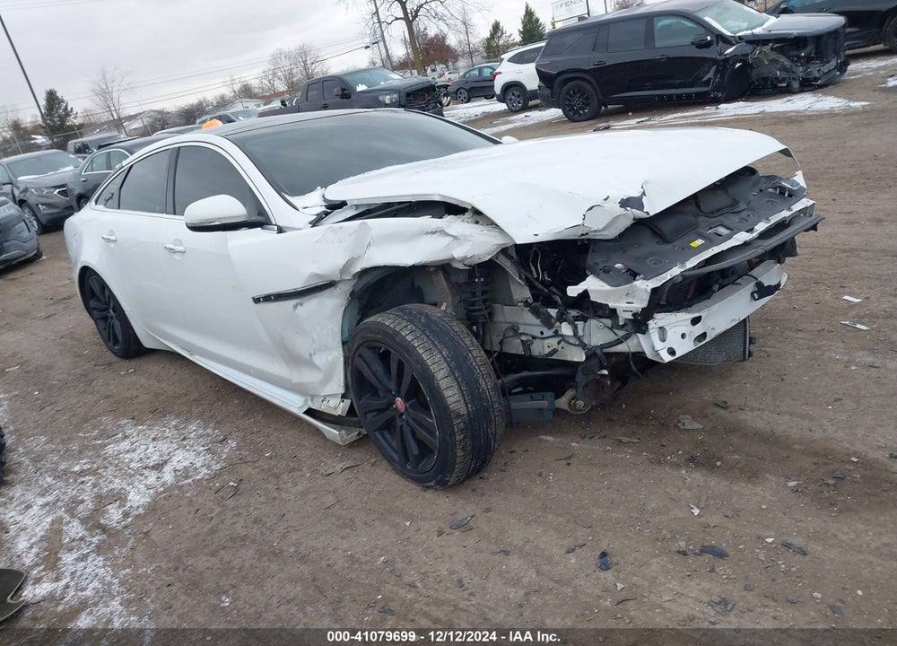2014 JAGUAR XJ VIN: SAJWJ1CD8E8V65070