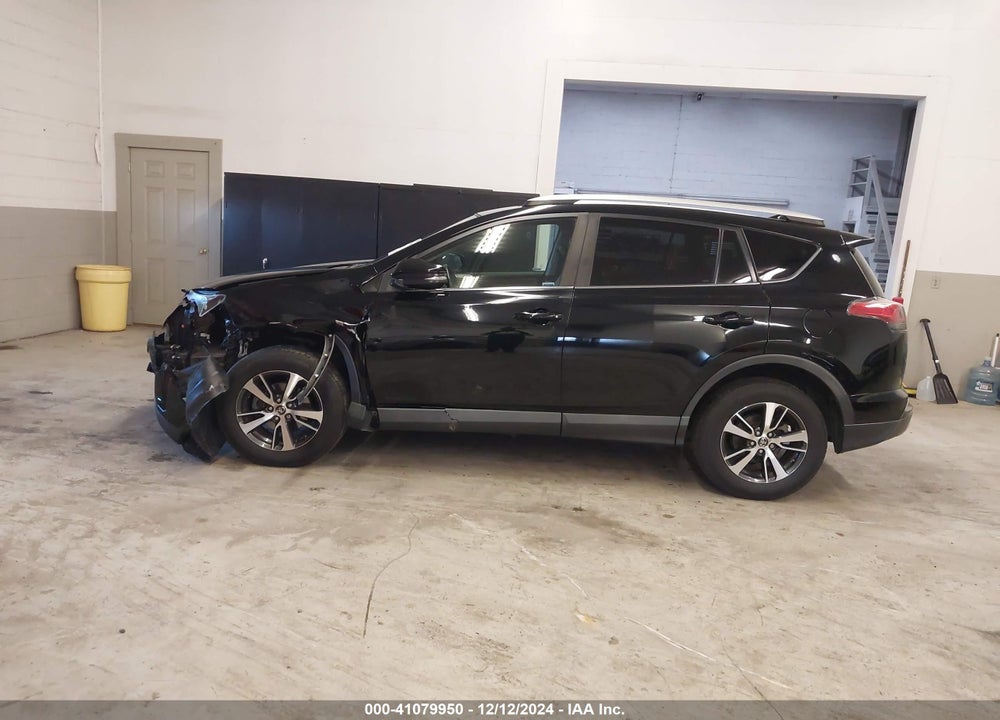 2016 TOYOTA RAV4 XLE VIN: 2T3RFREV7GW447185