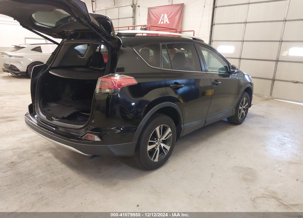2016 TOYOTA RAV4 XLE VIN: 2T3RFREV7GW447185