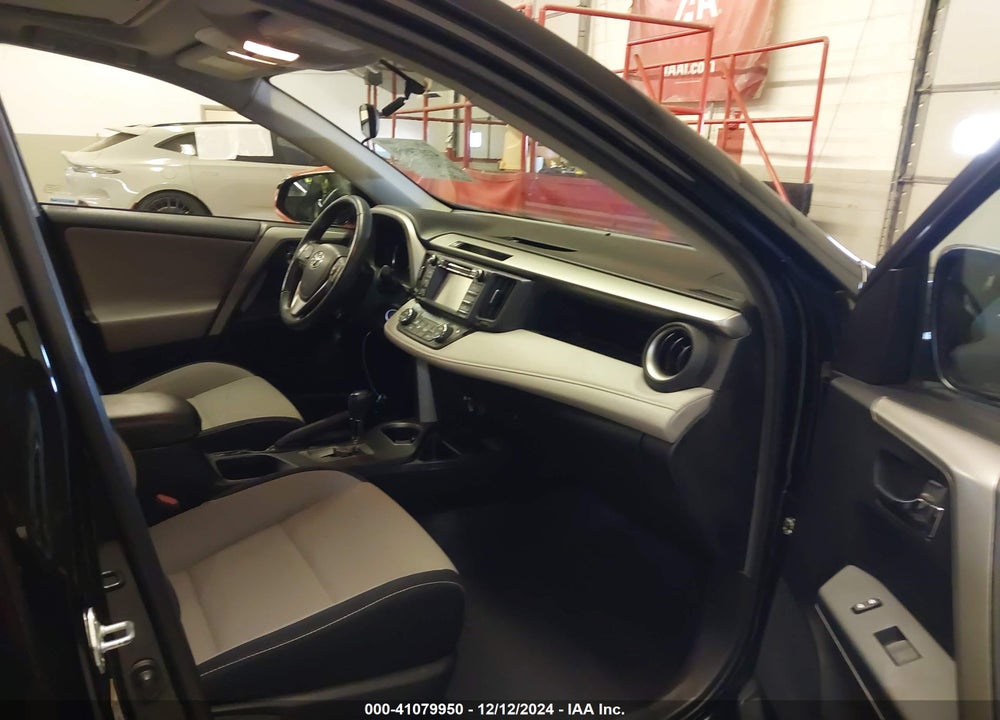 2016 TOYOTA RAV4 XLE VIN: 2T3RFREV7GW447185