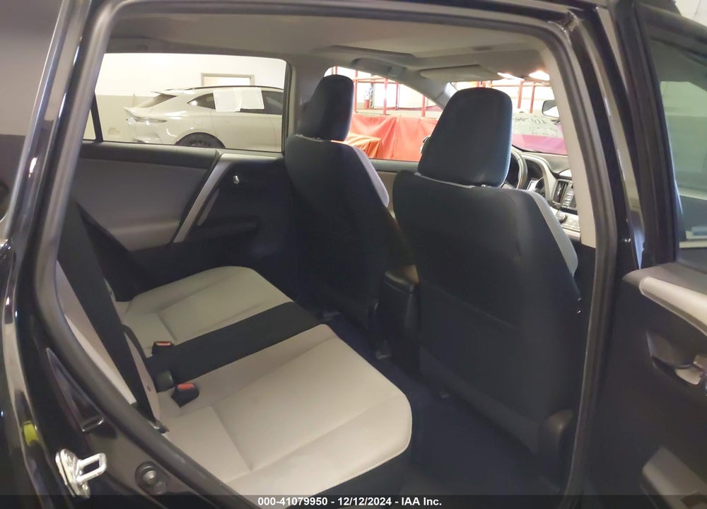 2016 TOYOTA RAV4 XLE VIN: 2T3RFREV7GW447185