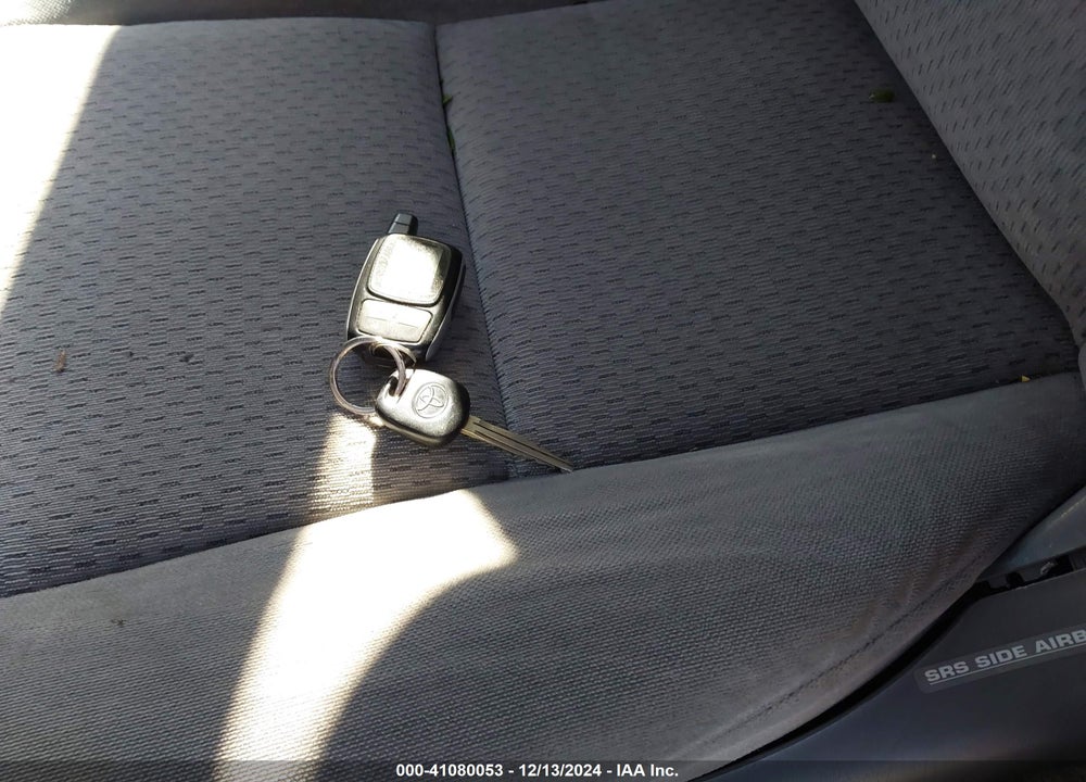 2002 TOYOTA CAMRY XLE VIN: 4T1BE30KX2U112678