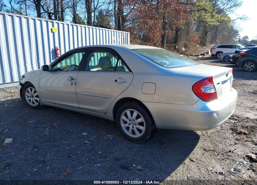 2002 TOYOTA CAMRY XLE VIN: 4T1BE30KX2U112678