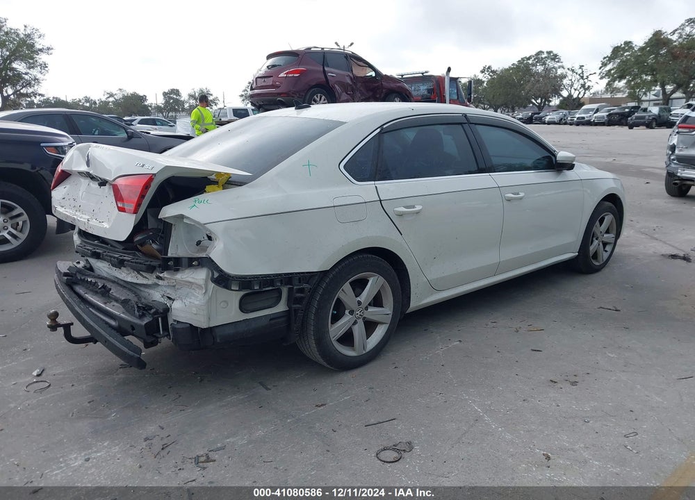 2013 VOLKSWAGEN PASSAT 2.0L TDI SE VIN: 1VWBN7A31DC139647