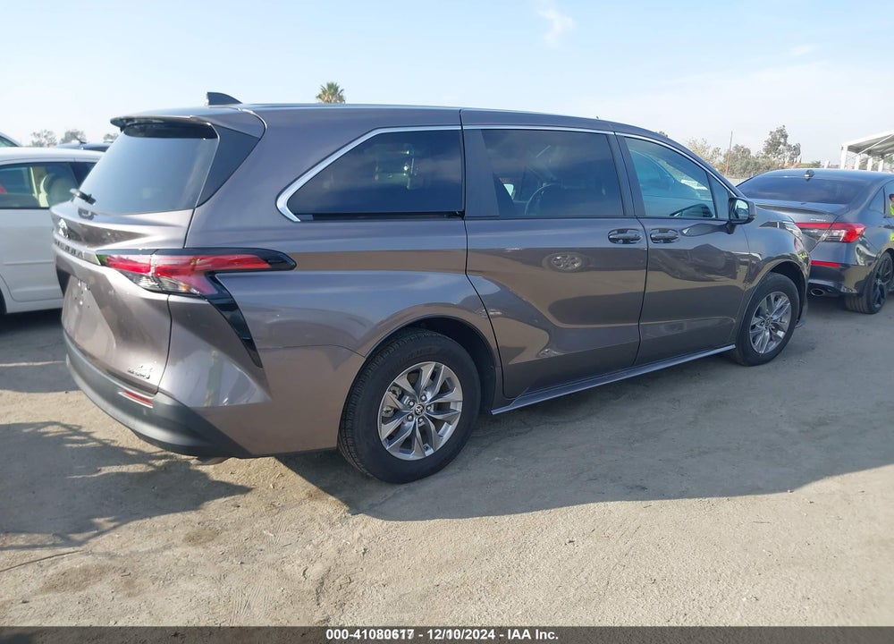 2022 TOYOTA SIENNA LE VIN: 5TDKRKEC1NS098151