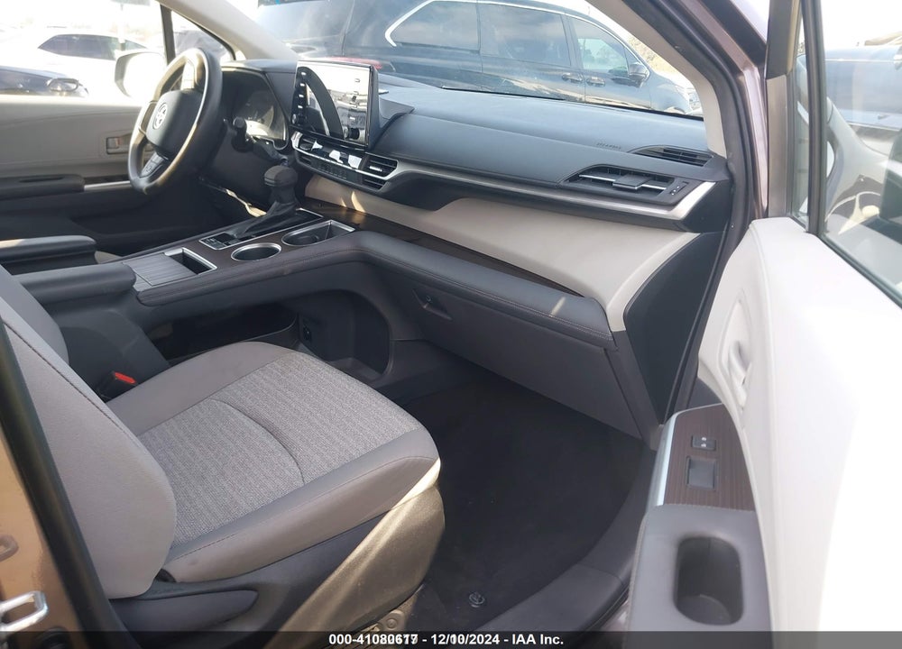 2022 TOYOTA SIENNA LE VIN: 5TDKRKEC1NS098151
