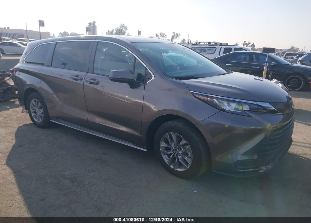 2022 TOYOTA SIENNA LE VIN: 5TDKRKEC1NS098151