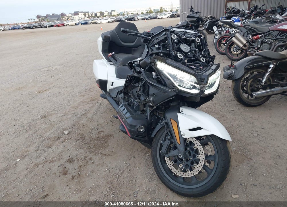 2024 HONDA GL1800 D VIN: JH2SC7973RK600061