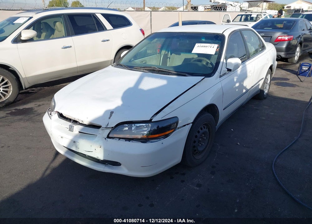 2000 HONDA ACCORD 3.0 LX VIN: 1HGCG1643YA025572