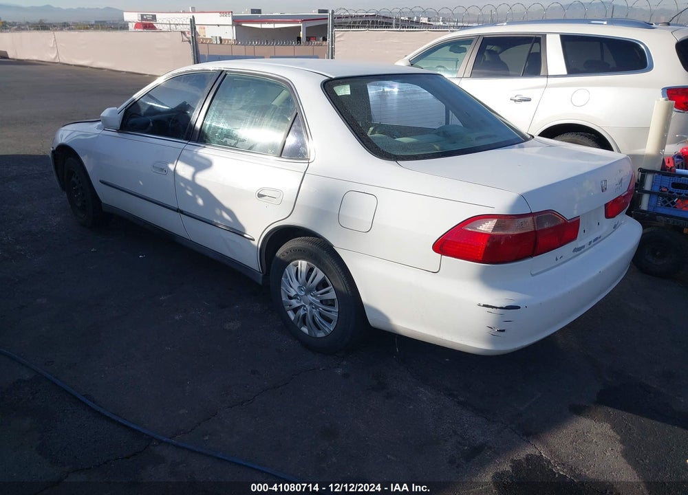 2000 HONDA ACCORD 3.0 LX VIN: 1HGCG1643YA025572