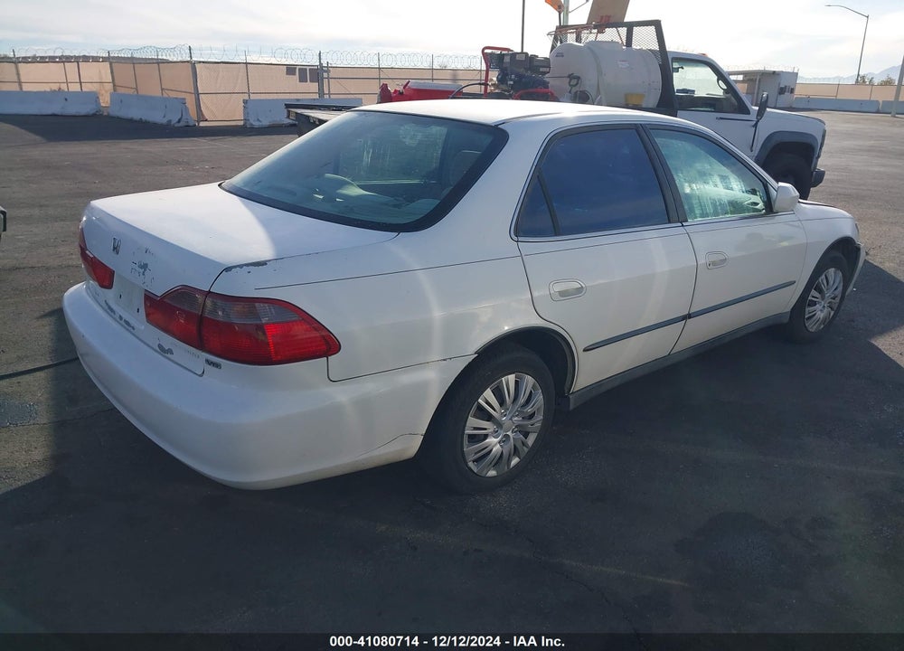2000 HONDA ACCORD 3.0 LX VIN: 1HGCG1643YA025572