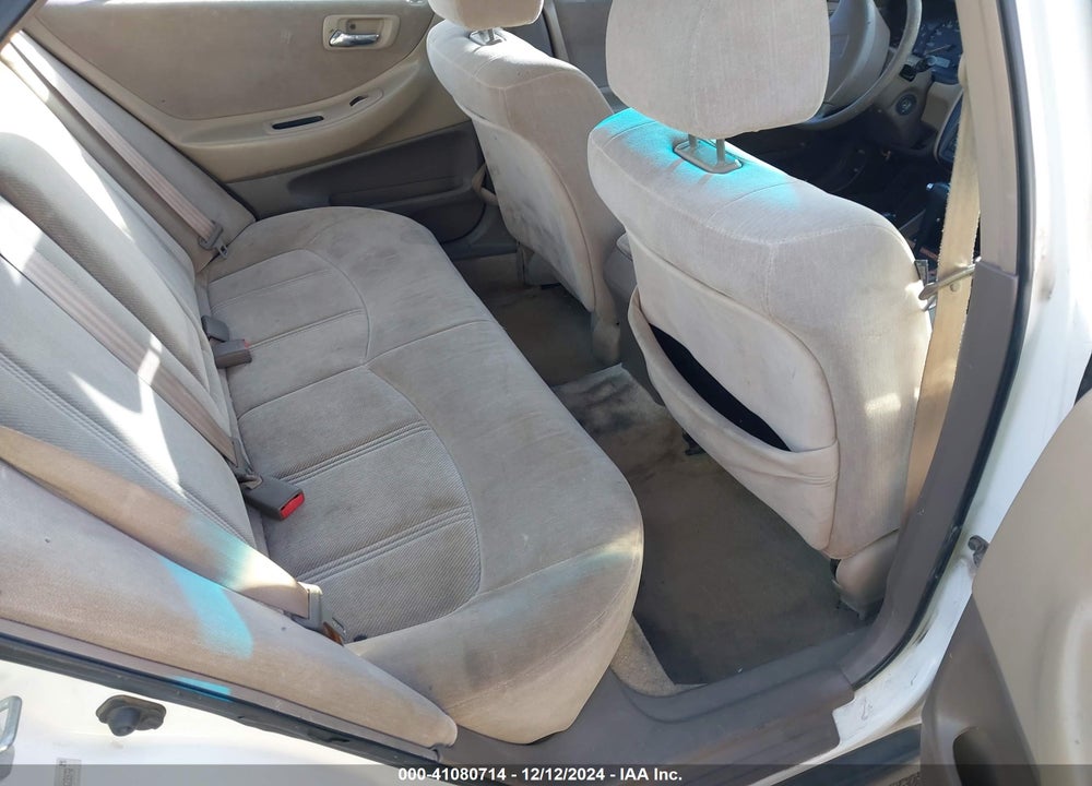2000 HONDA ACCORD 3.0 LX VIN: 1HGCG1643YA025572