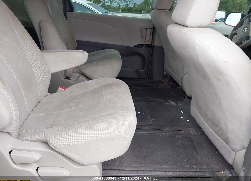 2011 TOYOTA SIENNA BASE V6 VIN: 5TDZK3DC6BS171780