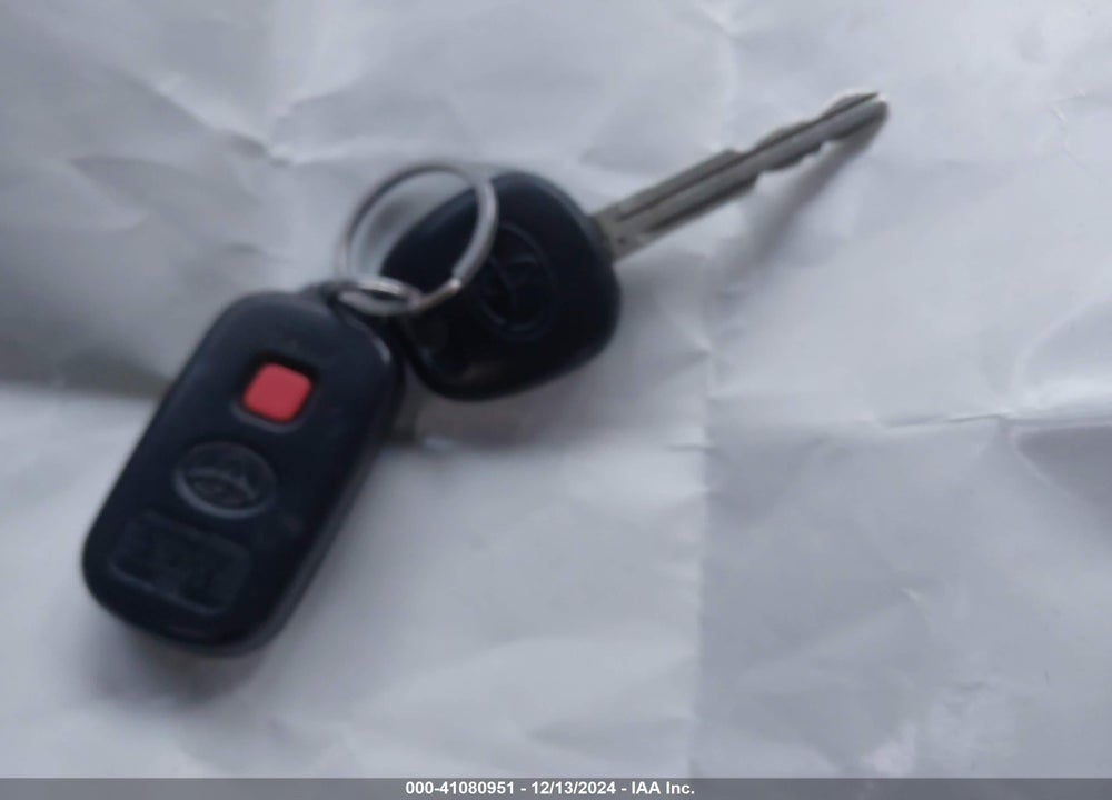 2007 TOYOTA MATRIX VIN: 2T1KR32E57C654551