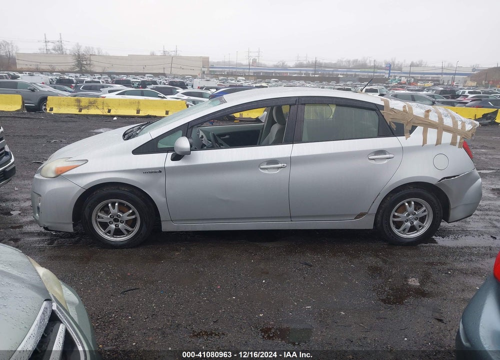 2011 TOYOTA PRIUS TWO VIN: JTDKN3DU9B0284434
