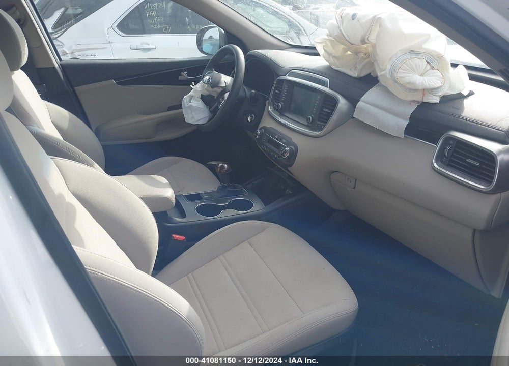 2019 KIA SORENTO 3.3L LX VIN: 5XYPG4A52KG494371