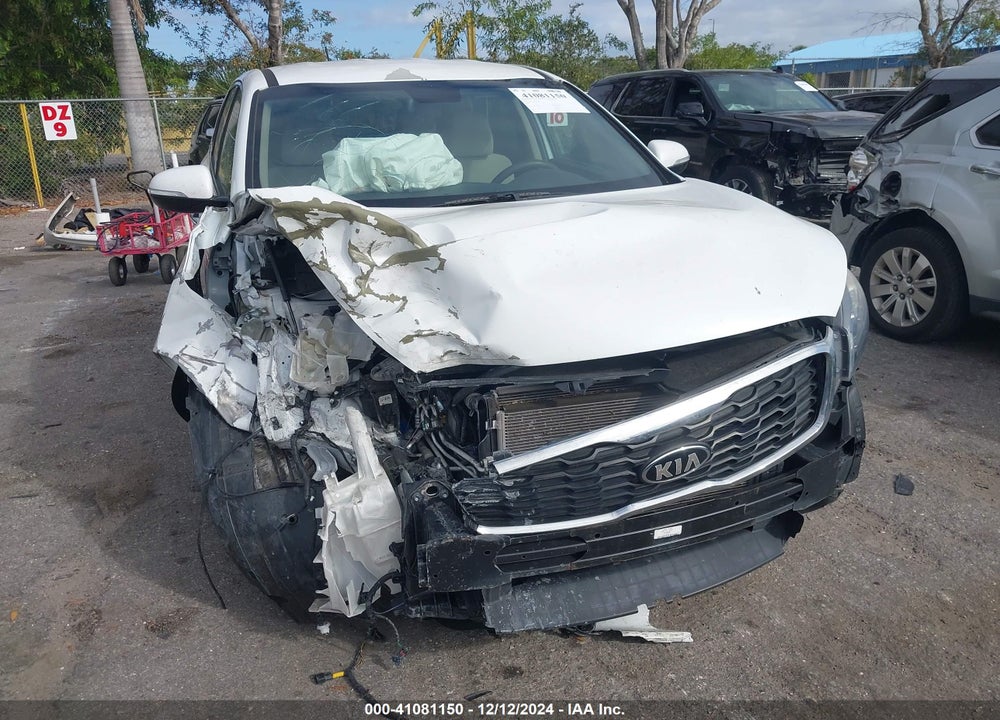 2019 KIA SORENTO 3.3L LX VIN: 5XYPG4A52KG494371