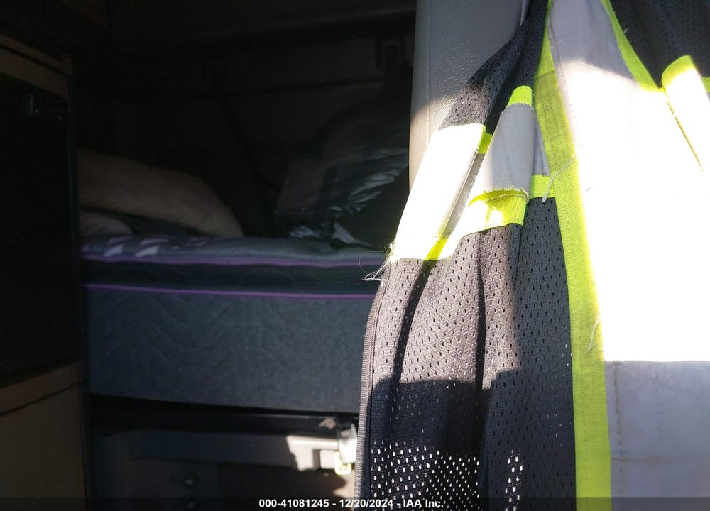 2017 FREIGHTLINER CASCADIA 125 VIN: 3AKJGLDR6HSHV0944