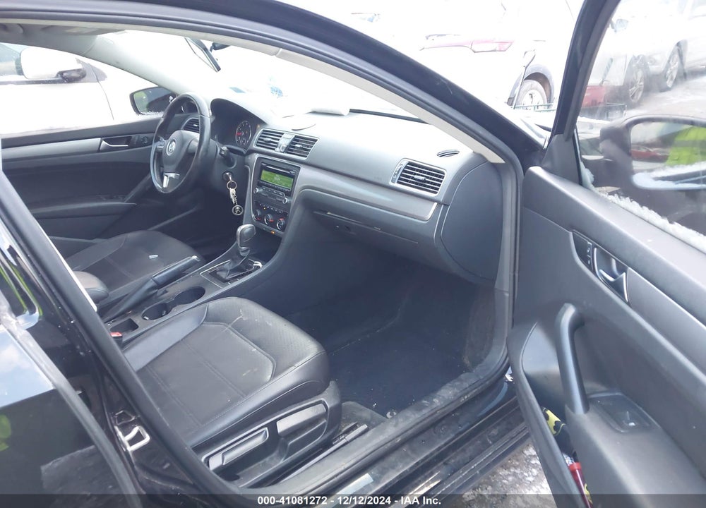 2015 VOLKSWAGEN PASSAT VIN: 1VWAT7A39FC050638