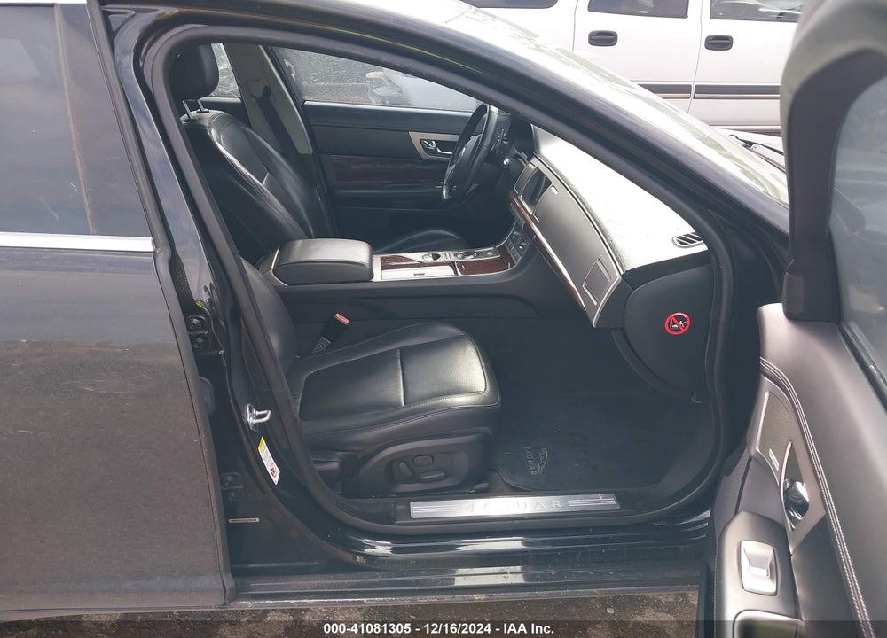 2011 JAGUAR XF VIN: SAJWA0GB4BLR81967