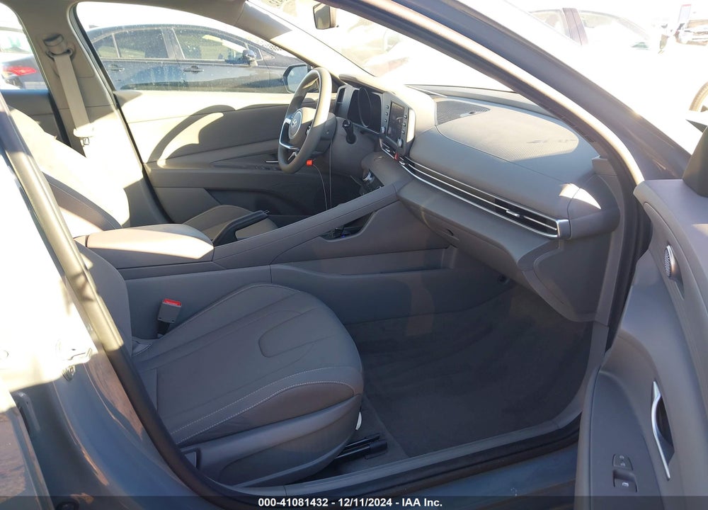 2022 HYUNDAI ELANTRA VIN: KMHLM4AG7NU241554