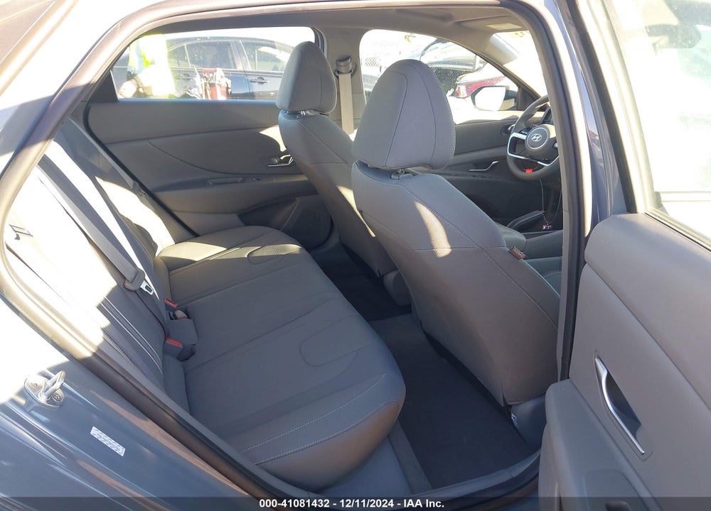 2022 HYUNDAI ELANTRA VIN: KMHLM4AG7NU241554