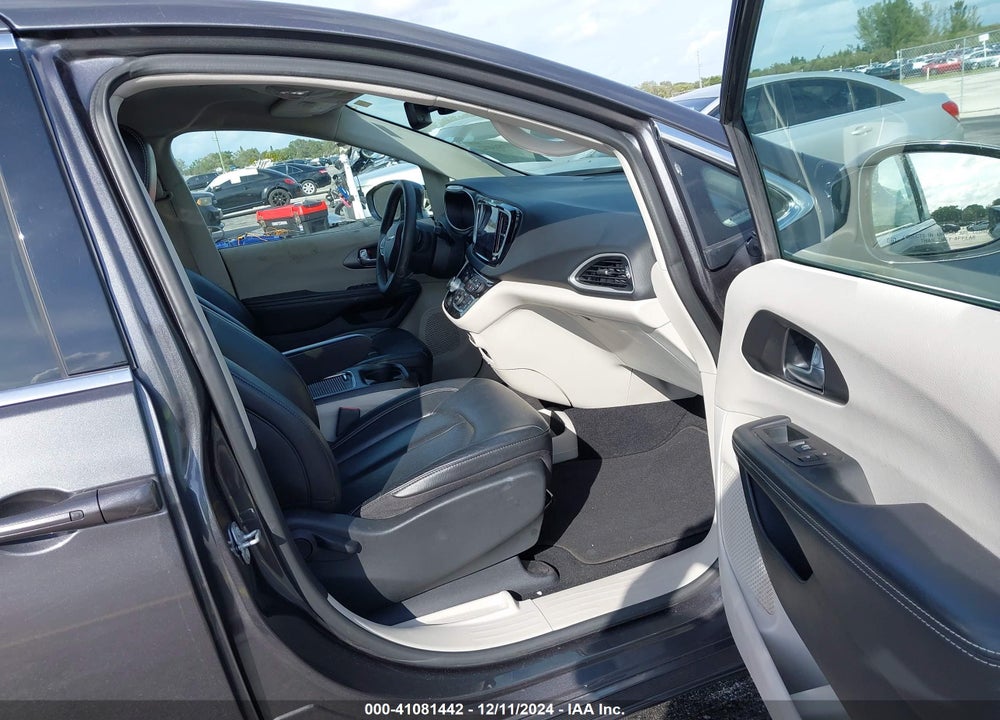 2022 CHRYSLER PACIFICA TOURING L VIN: 2C4RC1BG2NR168539