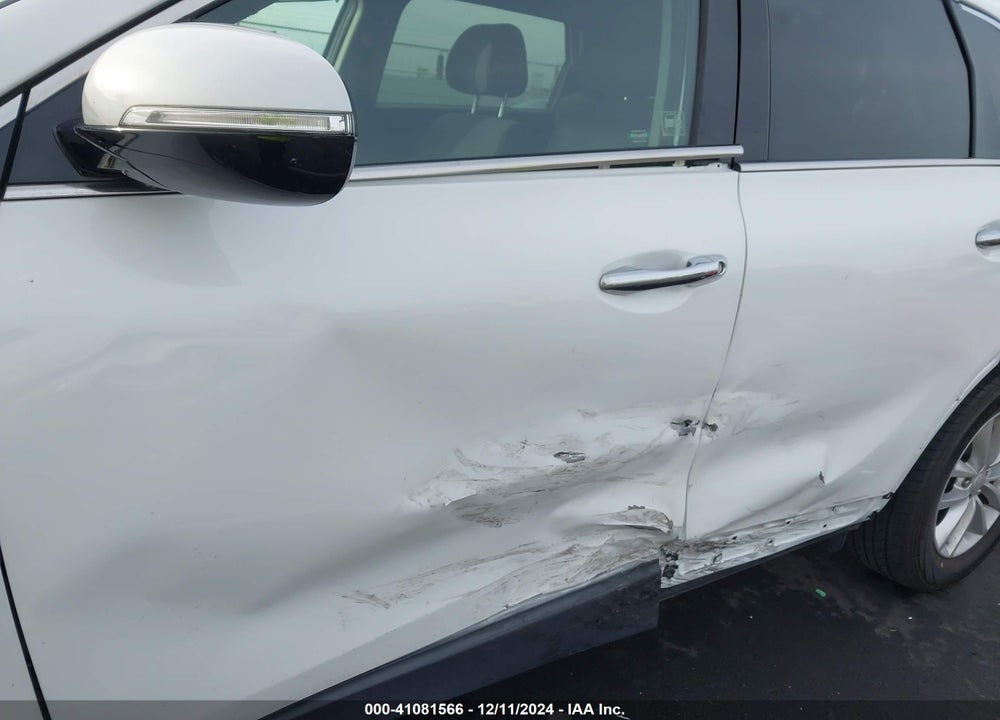 2016 KIA SORENTO 2.4L LX VIN: 5XYPG4A3XGG055635