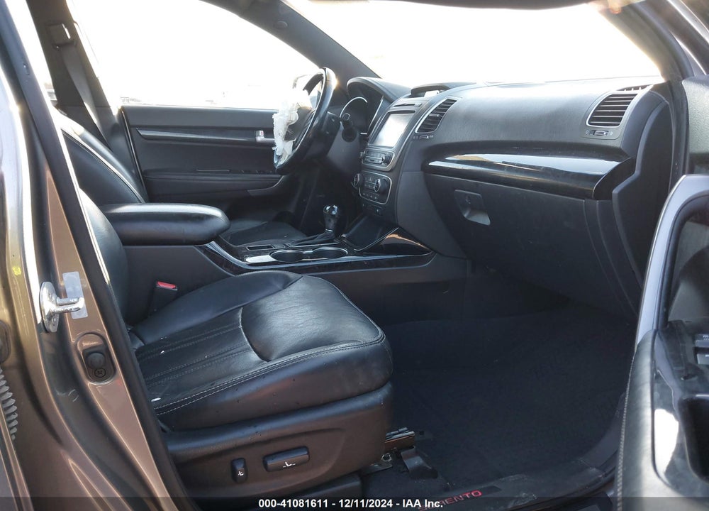 2014 KIA SORENTO LIMITED V6 VIN: 5XYKW4A75EG538852