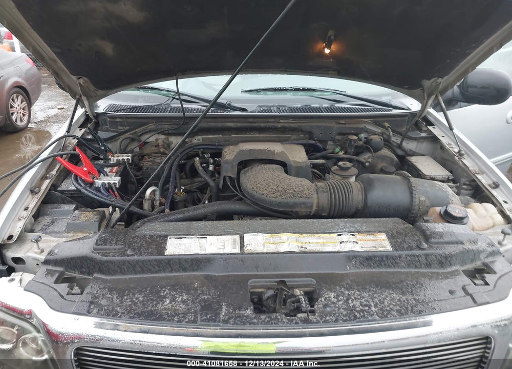 2000 FORD EXPEDITION XLT VIN: 1FMPU16L4YLB85590