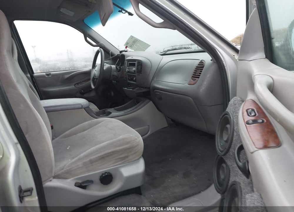 2000 FORD EXPEDITION XLT VIN: 1FMPU16L4YLB85590