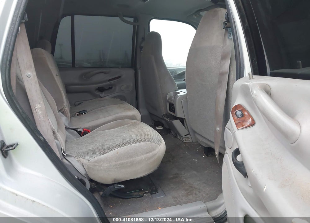 2000 FORD EXPEDITION XLT VIN: 1FMPU16L4YLB85590