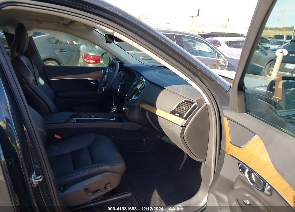 2021 VOLVO XC90 T6 MOMENTUM 7 PASSENGER VIN: YV4A22PK7M1683801