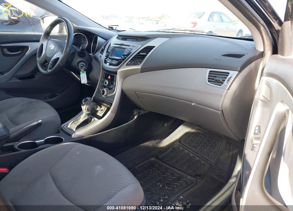 2015 HYUNDAI ELANTRA VIN: 5NPDH4AE3FH623510