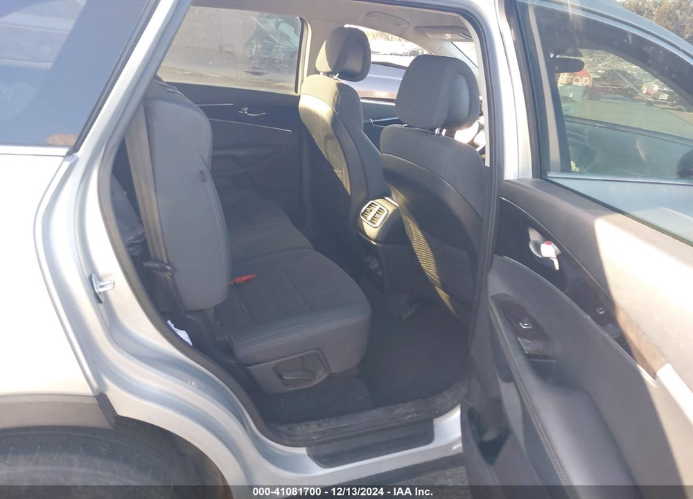 2016 KIA SORENTO 2.4L LX VIN: 5XYPG4A36GG016458