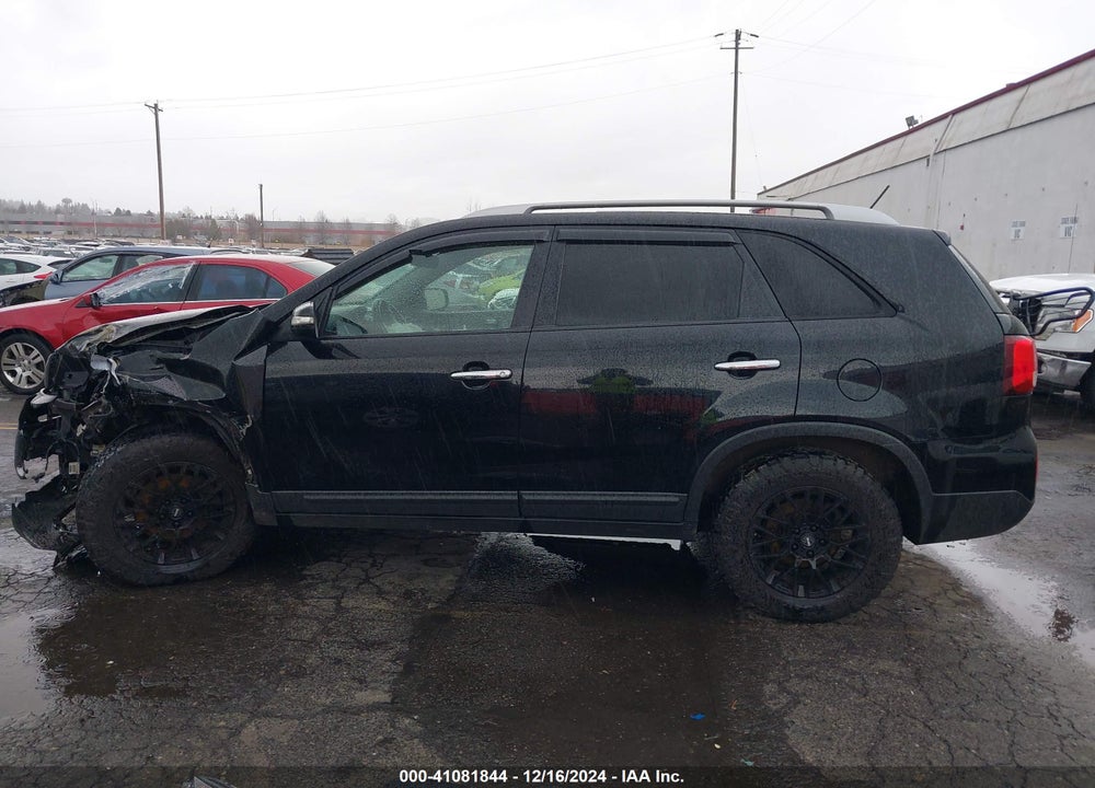 2014 KIA SORENTO LX VIN: 5XYKT4A66EG515869