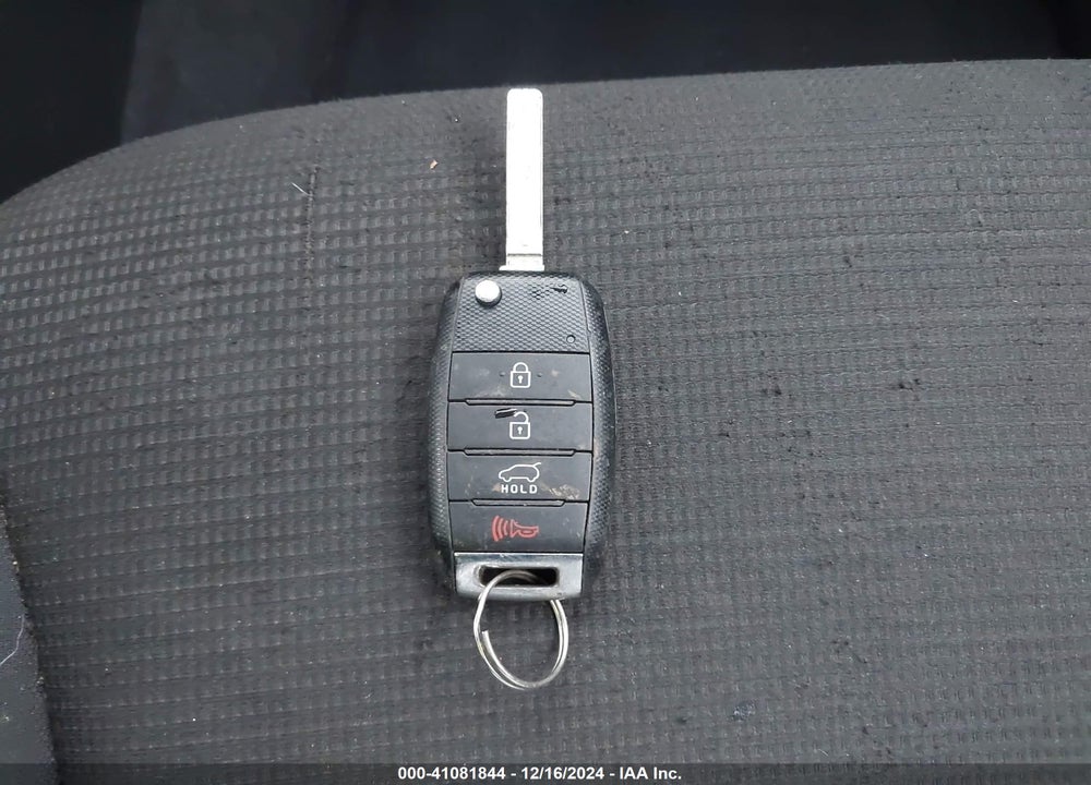 2014 KIA SORENTO LX VIN: 5XYKT4A66EG515869