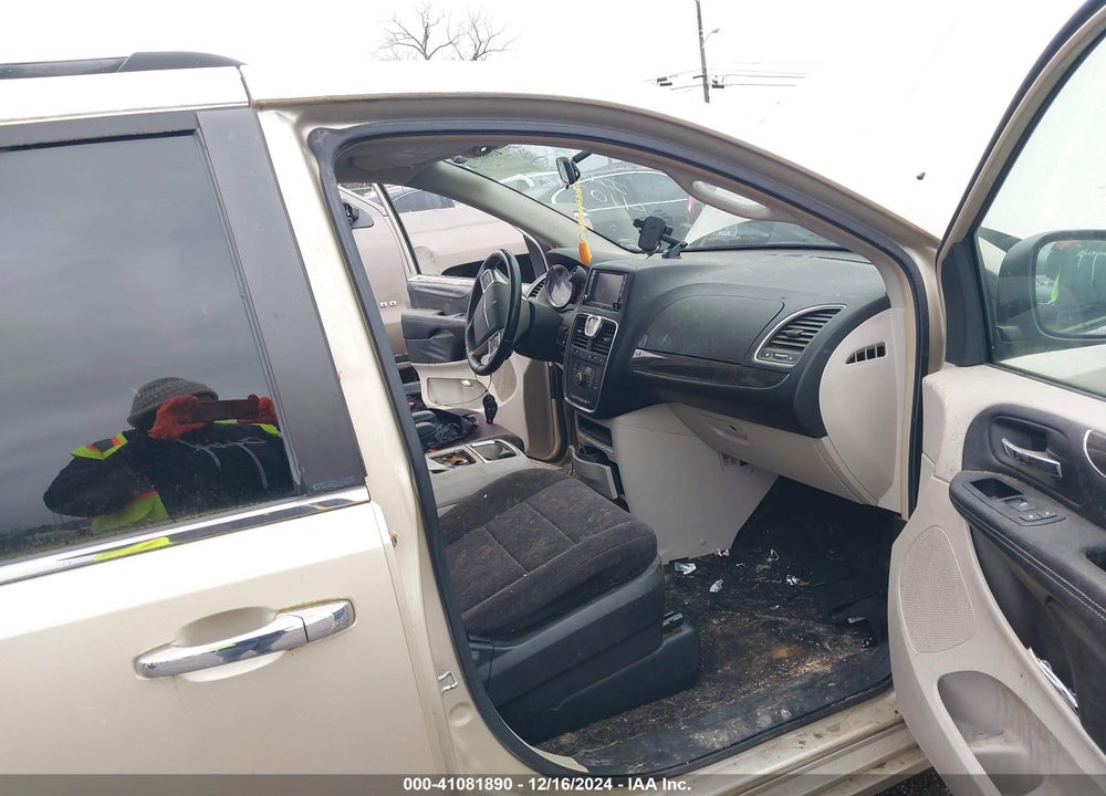 2011 CHRYSLER TOWN & COUNTRY TOURING VIN: 2A4RR5DG2BR612172