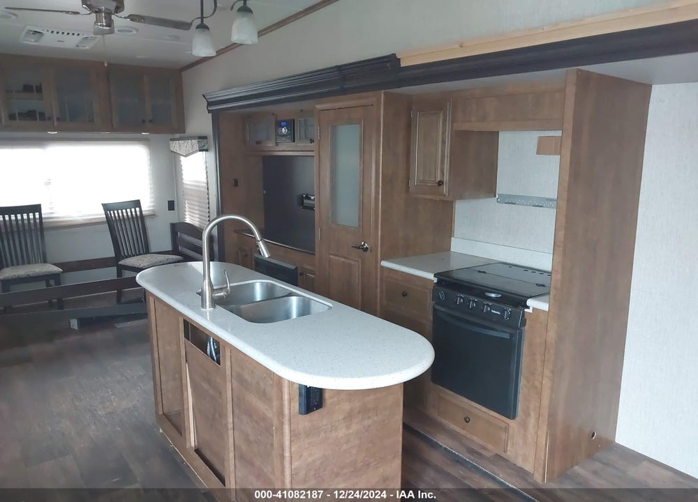 2016 CROSSROADS CRUISER 351MK VIN: 4V0FC3526GG007829