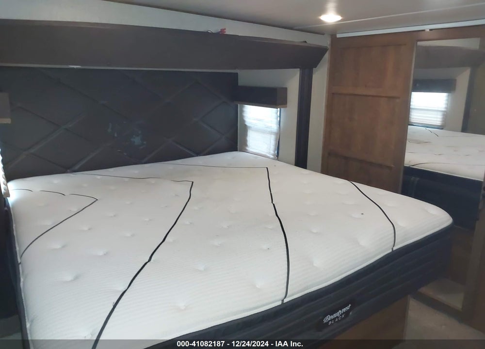 2016 CROSSROADS CRUISER 351MK VIN: 4V0FC3526GG007829